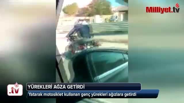 Yatarak motosiklet kullanan genç yürekleri ağızlara getirdi Yaşam