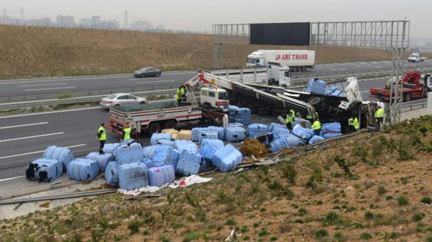 Kuzey Marmara Otoyolu Nda TIR Devrildi Haberler Milliyet