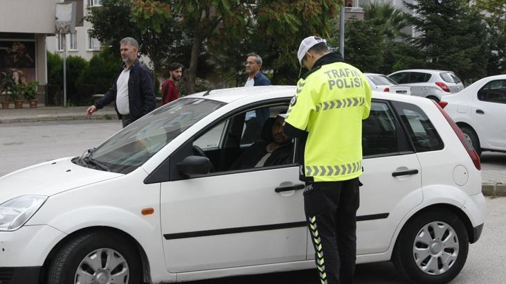 Araçlara sigara kontrolü Tek tek durduruldular Haberler Milliyet