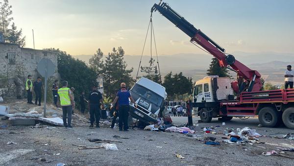 Son dakika Gaziantep te kamyon faciası Çok sayıda ölü ve yaralı var