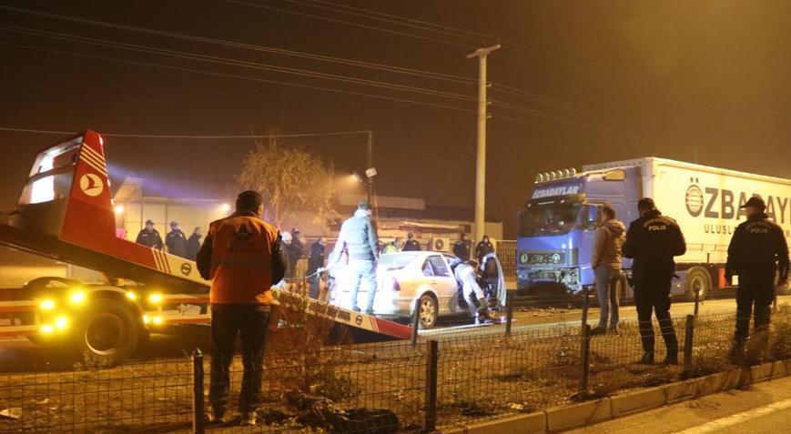 Iğdır da feci kaza Otomobil ile TIR kafa kafaya çarpıştı Son Dakika