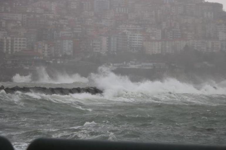 Zonguldakta kuvvetli rüzgar 7 metreyi aşan dalgalar oluştu Haberler