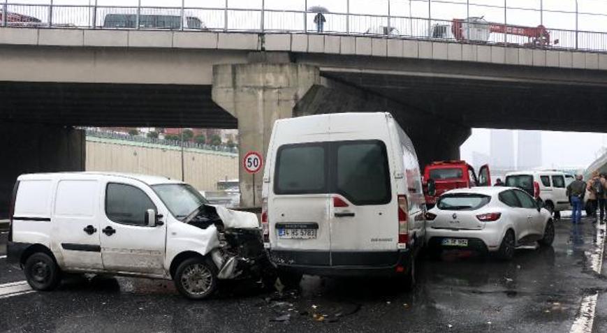 Tem De Zincirleme Kaza Trafik Kilit Son Dakika Haberleri Milliyet