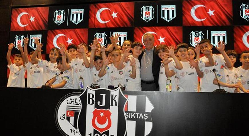 Ahmet Nur Çebi depremzede çocuklarla buluştu Beşiktaş Spor Haberleri