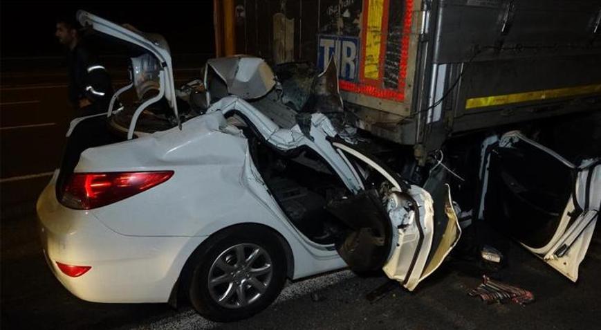 Gece Yar S Feci Kaza Tir La Birlikte Metre S R Klendi Haberler