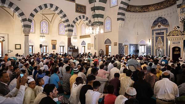 ABDde binlerce Müslüman bayram namazında bir araya geldi