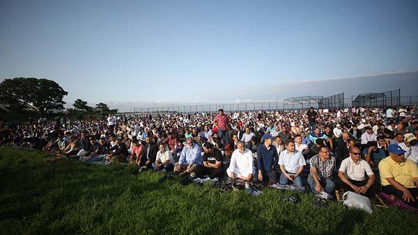 ABDde binlerce Müslüman bayram namazında bir araya geldi
