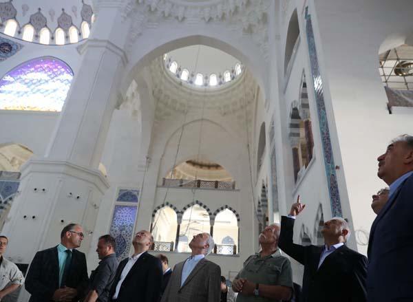 TBMM Başkanı Yıldırım İstanbulda Çamlıca Camisinde inceleme yaptı