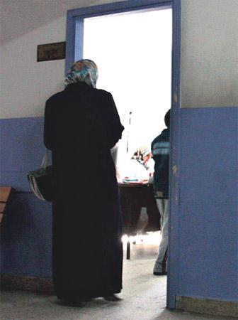 Sağlık ocağında türban manzaraları