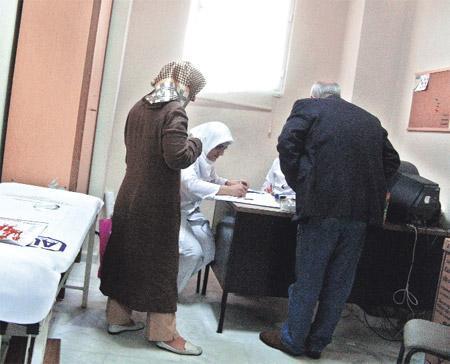 Sağlık ocağında türban manzaraları