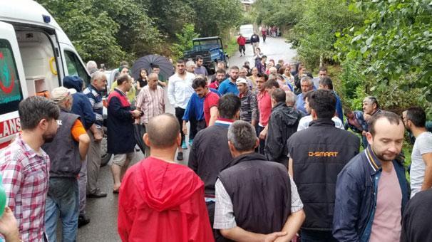 Mevsimlik işçilerini taşıyan minibüs kaza yaptı: 3 ölü, 12 yaralı