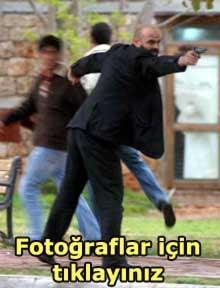 O alnı dövmeli, eli tabancalı simsiyah adamı hiç unutmayın