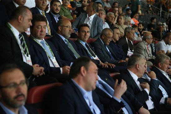 Spor Bakanı Kasapoğlu ile TFF Başkanı Demirören Süper Kupa finalini takip etti