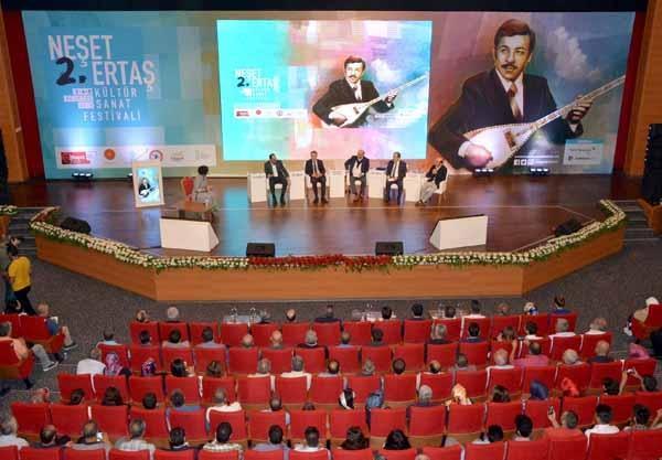 İbrahim Kalın, saz çalıp türkü söyledi