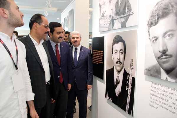 İbrahim Kalın, saz çalıp türkü söyledi