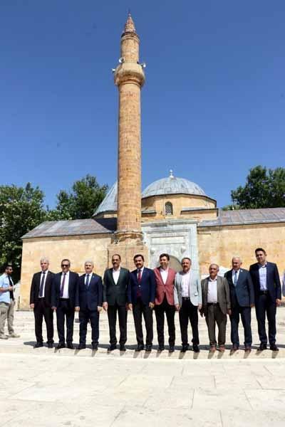 İbrahim Kalın, saz çalıp türkü söyledi