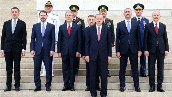 Cumhurbaşkanı Erdoğan ve YAŞ üyeleri Anıtkabirde...