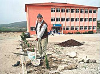 Ö. L. Kahraman Almanya’da  30 yıl yemedi içmedi, köyüne okul yaptırdı