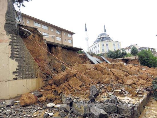 ‘Zemini çarpık yapılaşma bozdu’