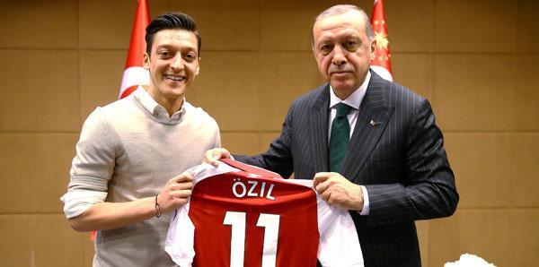 Mesut Özil, Almanya Milli Takımını bıraktı