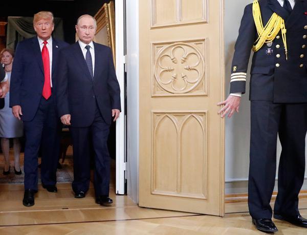 Son dakika... Temellerinden sarsılıyor Trump ABDyi Rusyaya sattı...