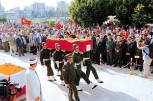 ‘Öteki oğlum da vatan için yetişiyor’