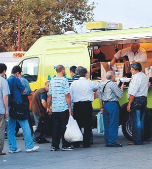 Artık Orta sınıf da yemek kuyruğunda