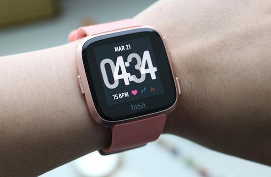 Fitbit Versa akıllı saat inceleme: Erkeklerden çok kadınlara yönelik