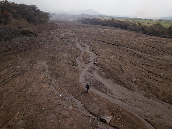 Kayıp kurbanlar toprak altından çıkarılıyor