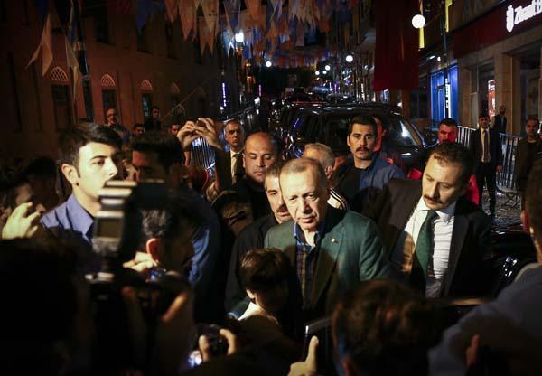 Erdoğana böyle seslendiler: Başkan gençlik seni istiyor