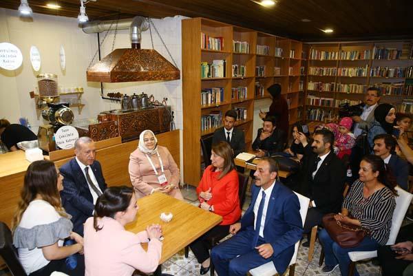 Cumhurbaşkanı Erdoğandan kıraathane ziyareti