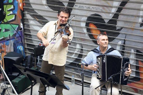 Galata sokaklarında müzikli rota