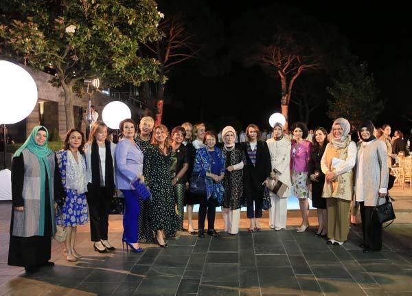 Emine Erdoğandan kadınlar onuruna iftar