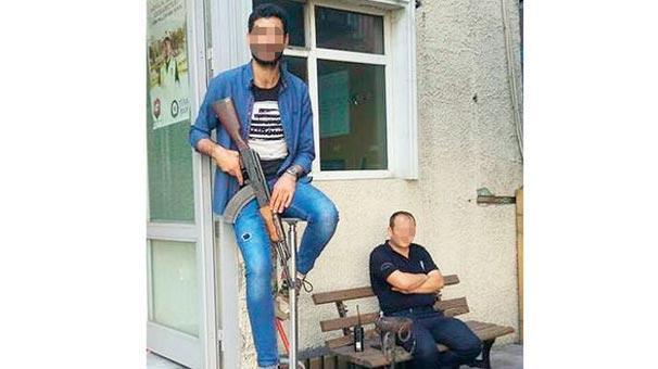 Son dakika: Karakolda akılalmaz olay Herkes onu polis sanıyordu