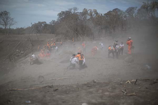 Fuego Yanardağındaki patlamalar sonrasın korkunç görüntüler