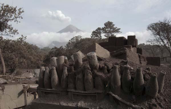 Fuego Yanardağındaki patlamalar sonrasın korkunç görüntüler