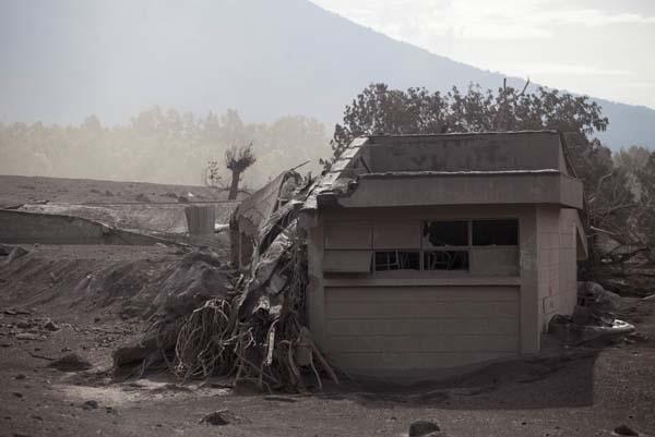 Fuego Yanardağındaki patlamalar sonrasın korkunç görüntüler