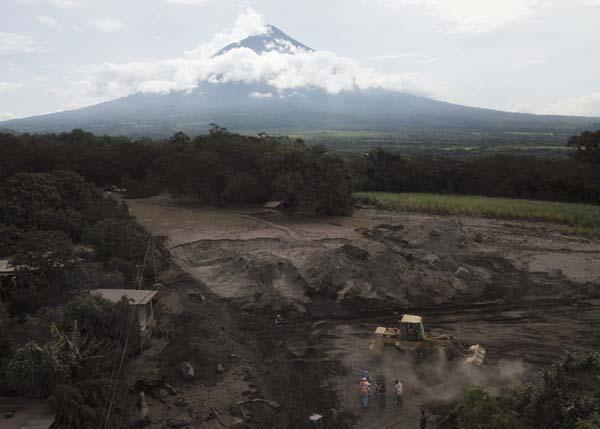 Fuego Yanardağındaki patlamalar sonrasın korkunç görüntüler