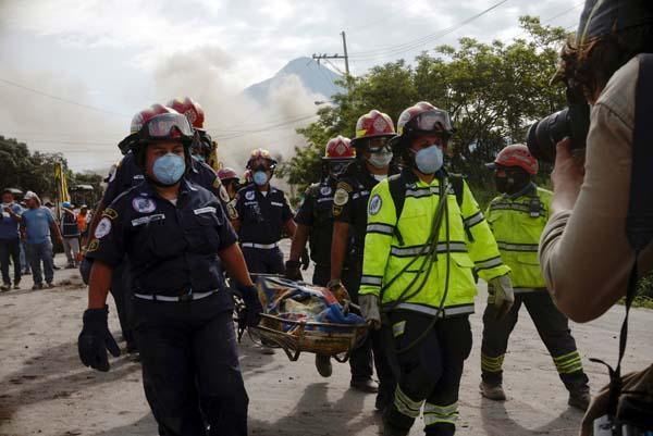 Fuego Yanardağındaki patlamalar sonrasın korkunç görüntüler