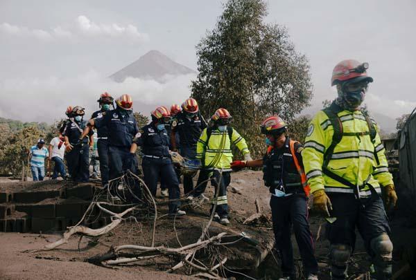 Fuego Yanardağındaki patlamalar sonrasın korkunç görüntüler