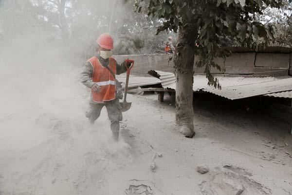 Fuego Yanardağındaki patlamalar sonrasın korkunç görüntüler