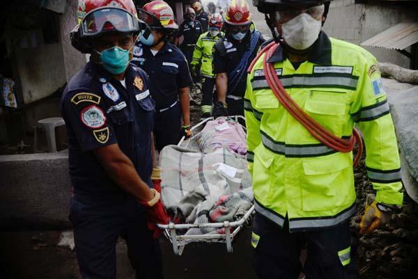 Fuego Yanardağındaki patlamalar sonrasın korkunç görüntüler