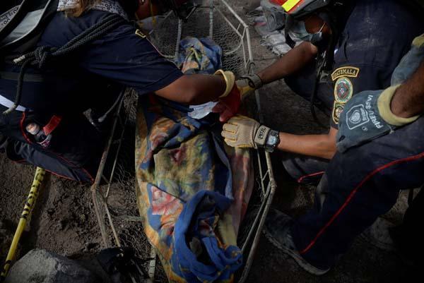 Fuego Yanardağındaki patlamalar sonrasın korkunç görüntüler