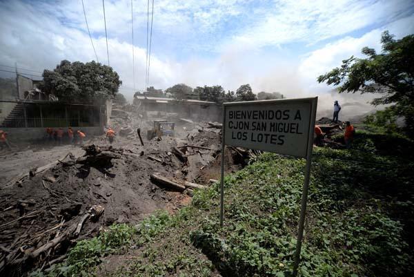 Fuego Yanardağındaki patlamalar sonrasın korkunç görüntüler