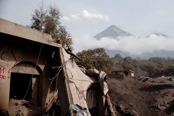 Fuego Yanardağındaki patlamalar sonrasın korkunç görüntüler