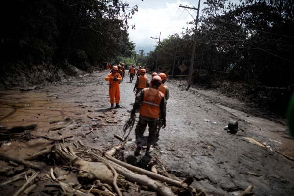 Fuego Yanardağındaki patlamalar sonrasın korkunç görüntüler