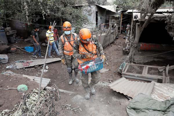 Fuego Yanardağındaki patlamalar sonrasın korkunç görüntüler