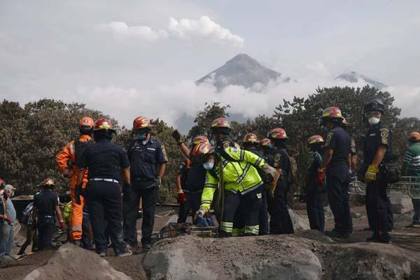 Fuego Yanardağındaki patlamalar sonrasın korkunç görüntüler