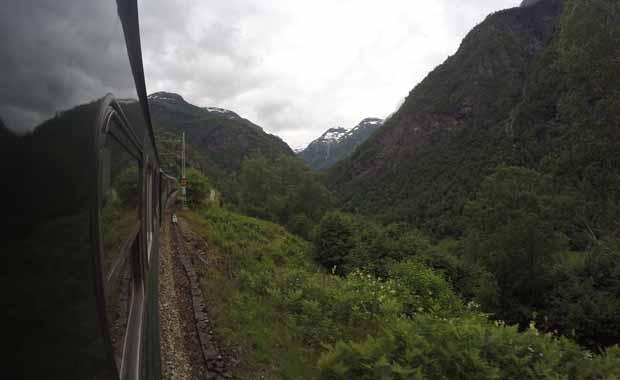 Dünyanın en güzel manzaralı tren yolculuğu Flam