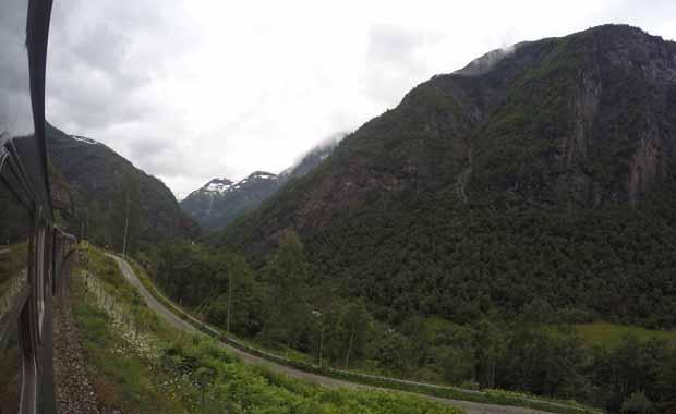Dünyanın en güzel manzaralı tren yolculuğu Flam